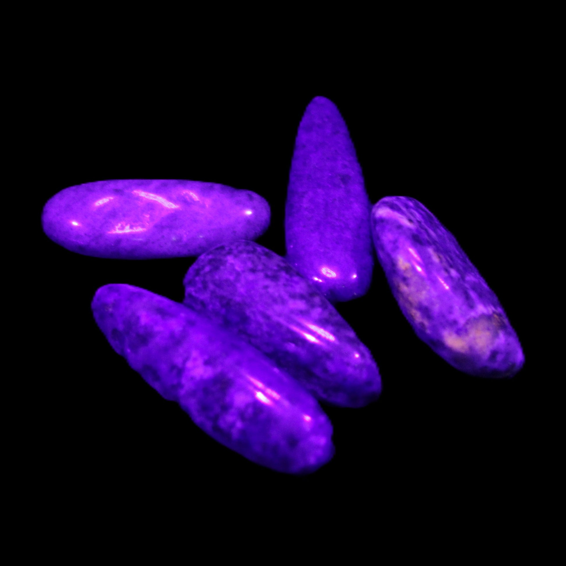 Lapis Lazuli small stones 11-12g in UV light - Rocks and Things Store