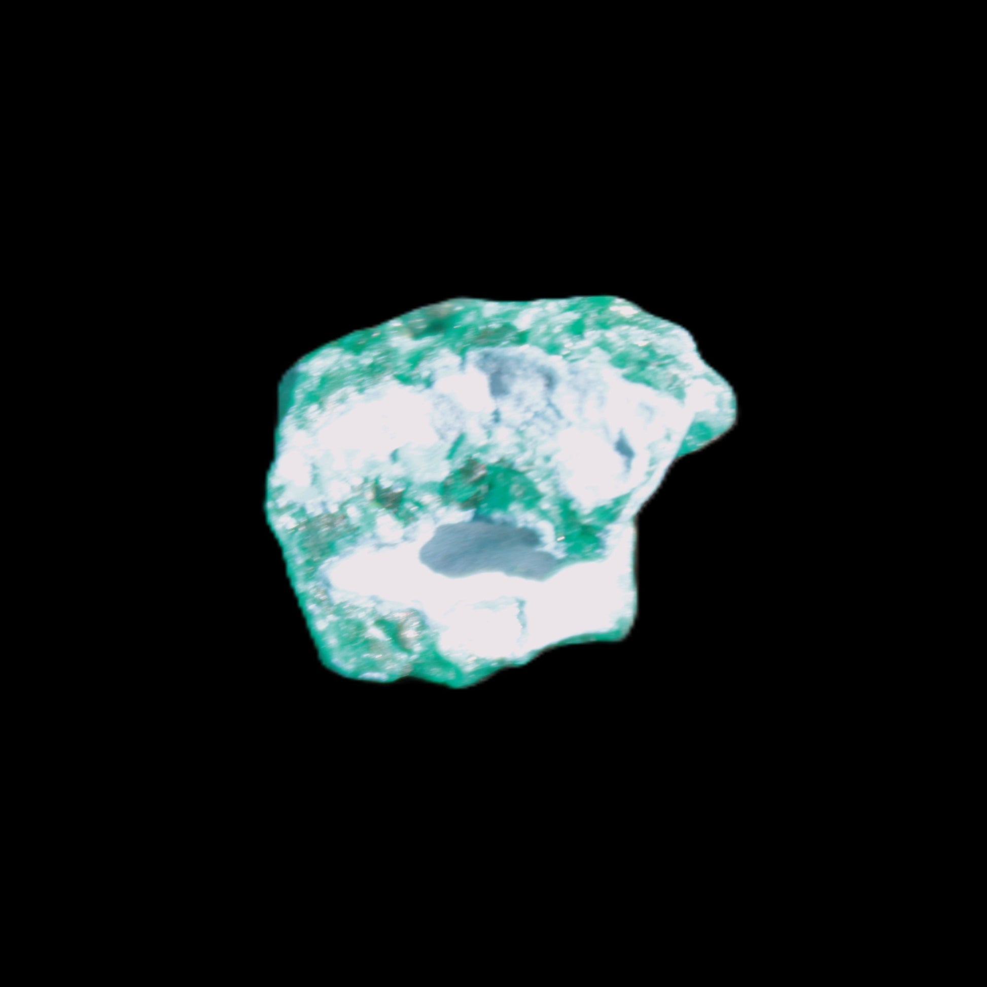 Green Dioptase specimen from the Congo 18*14*15mm 26ct 5.3g in bright sunshine - Rocks and Things Store