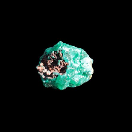 Green Dioptase specimen from the Congo 12*15*15mm 25ct 5.0g in bright sunshine