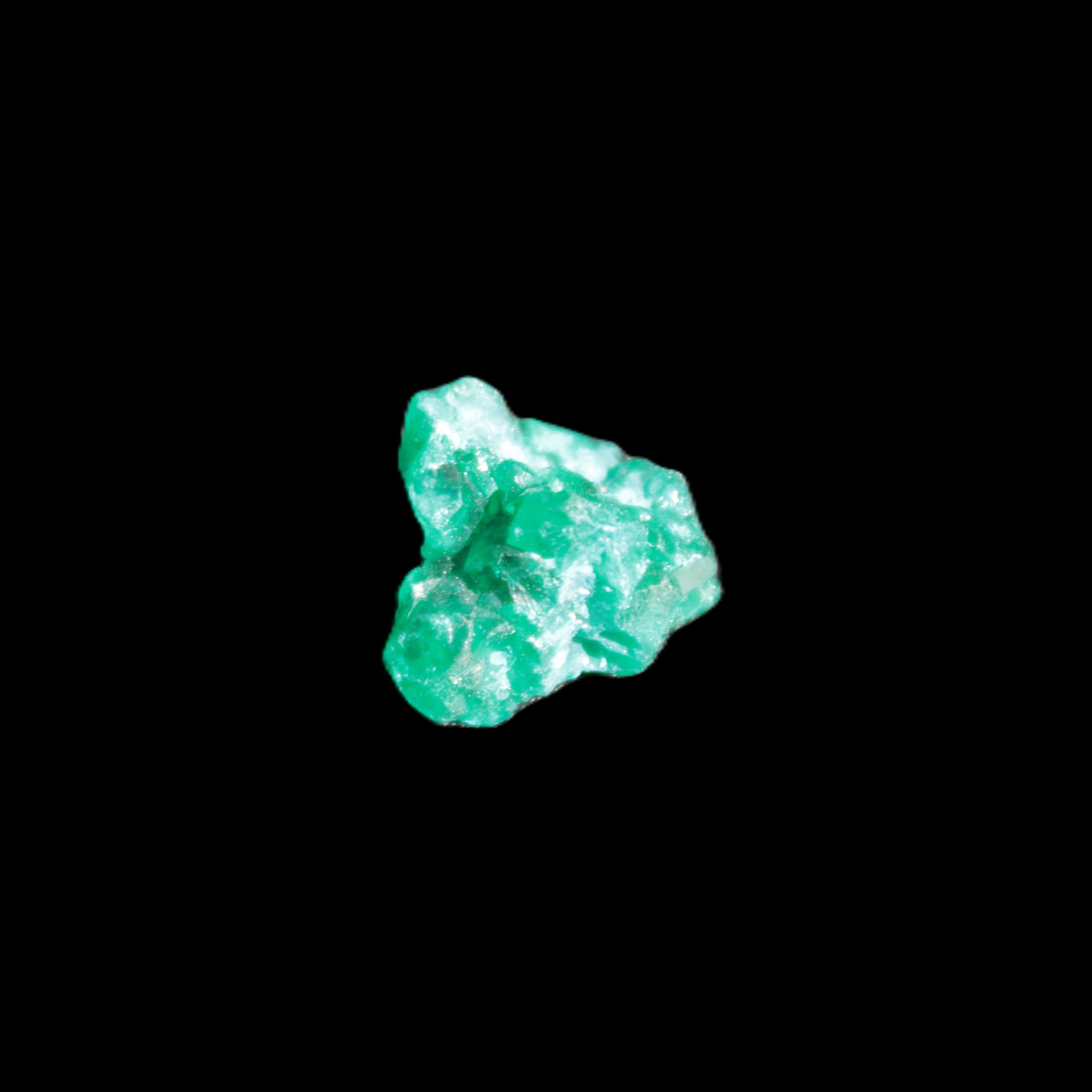 Green Dioptase specimen from the Congo 13*12*12mm 12.5ct 2.4g in bright sunshine