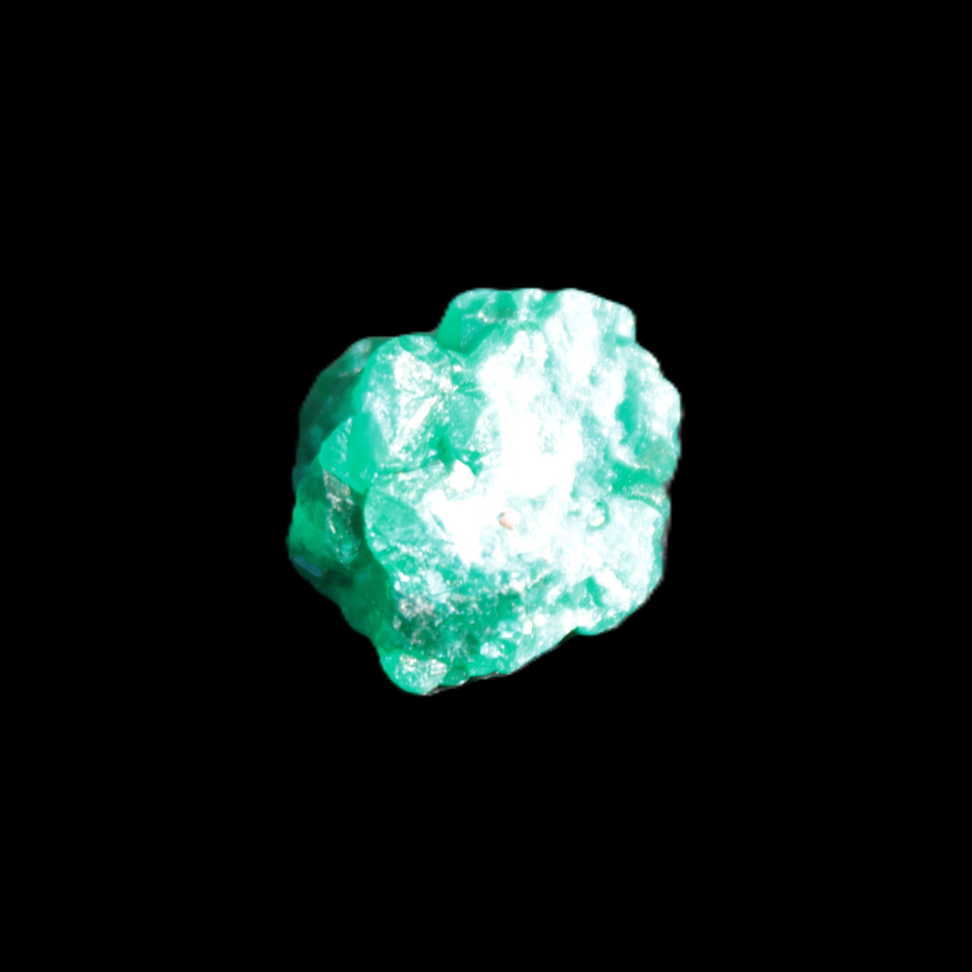 Green Dioptase specimen from the Congo 13*12*12mm 12.5ct 2.4g in bright sunshine