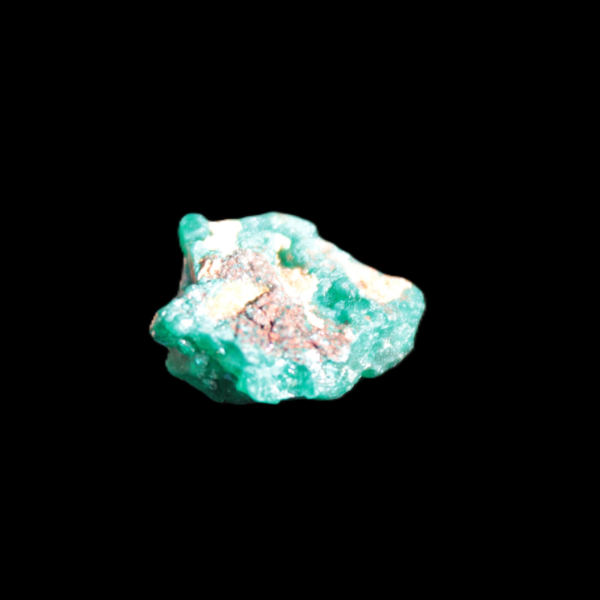 Green Dioptase specimen from the Congo 15*8*15mm 16ct 3.2g in bright sunshine