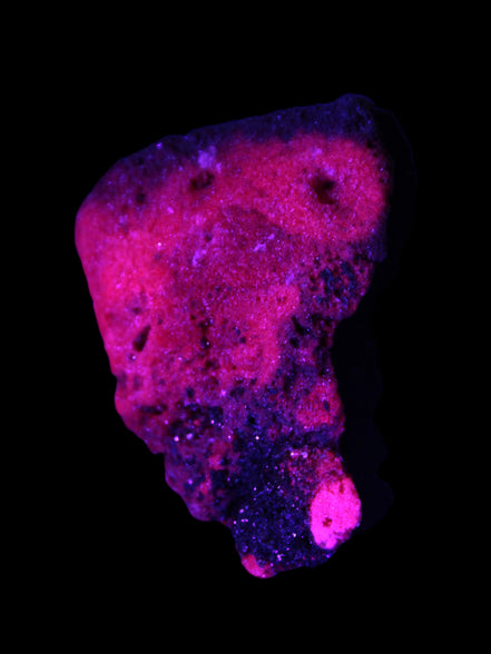 Ruby UV reactive cluster 50*39*11mm 52g in UV light