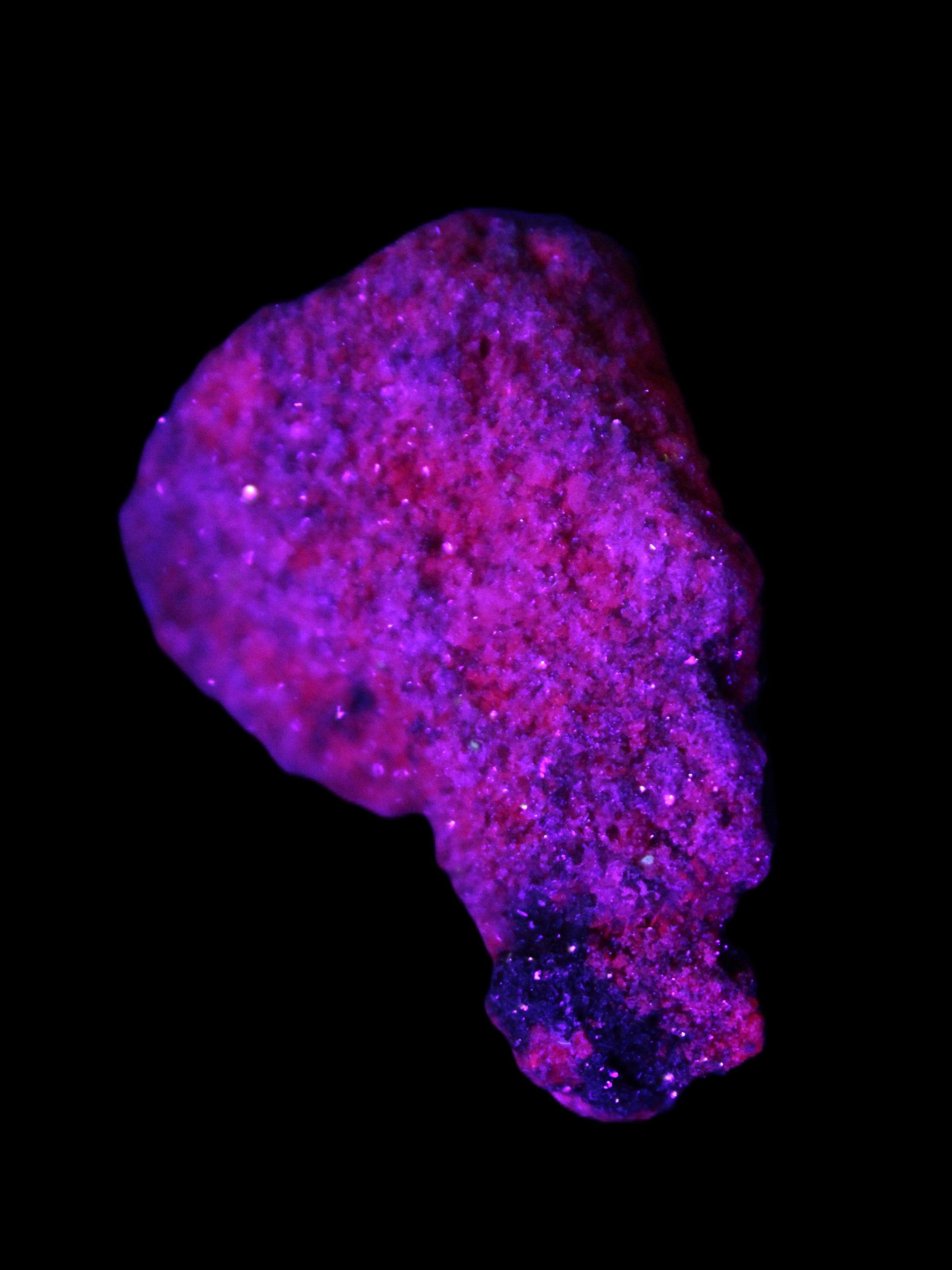 Ruby UV reactive cluster 50*39*11mm 52g in UV light