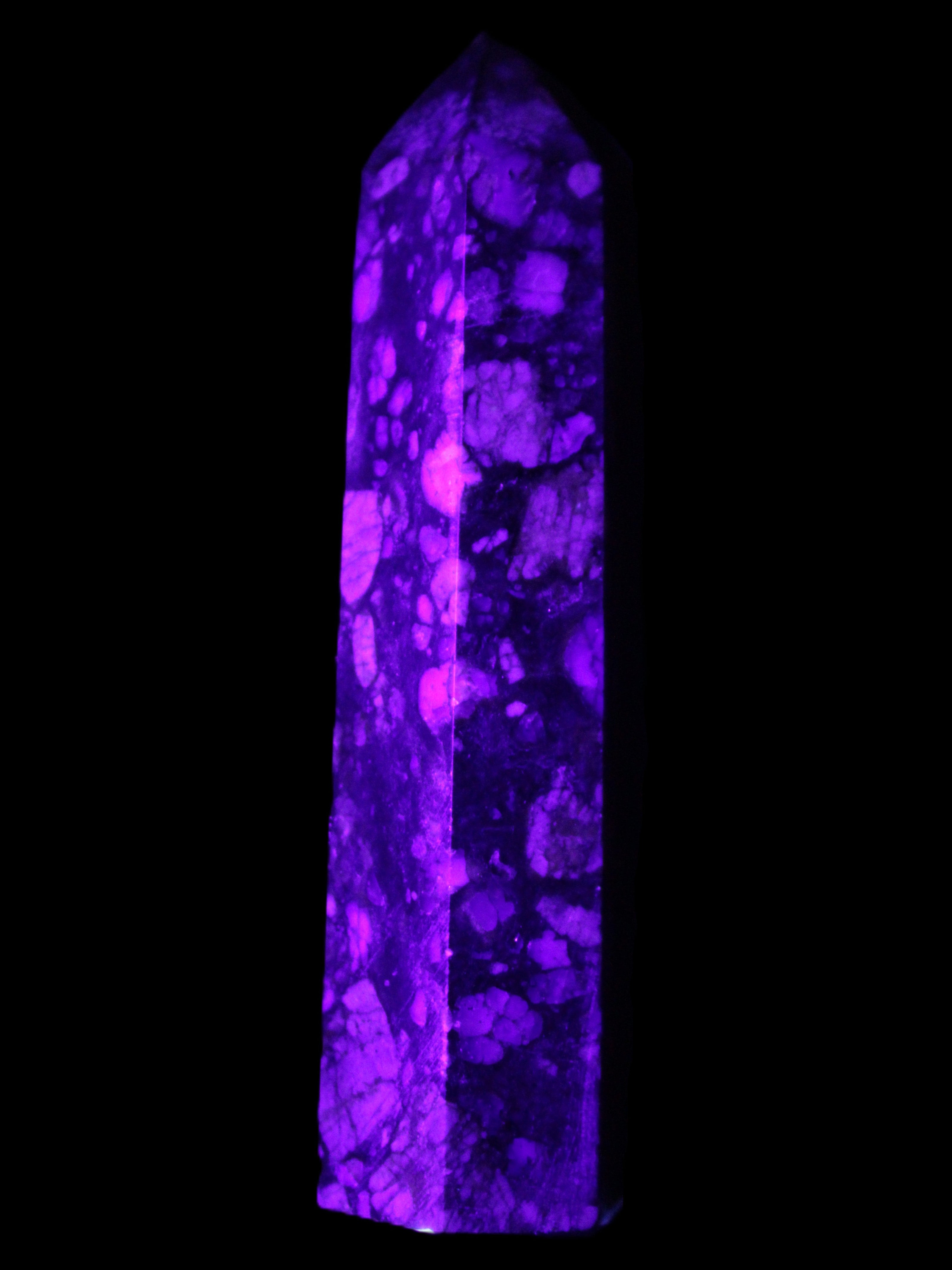 Llanite Que Sera Stone wand 89mm 75g in UV light - Rocks and Things Store