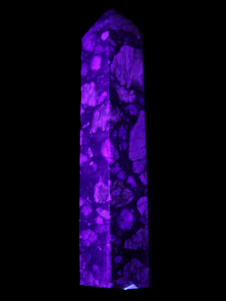 Llanite Que Sera Stone wand 89mm 75g in UV light - Rocks and Things Store