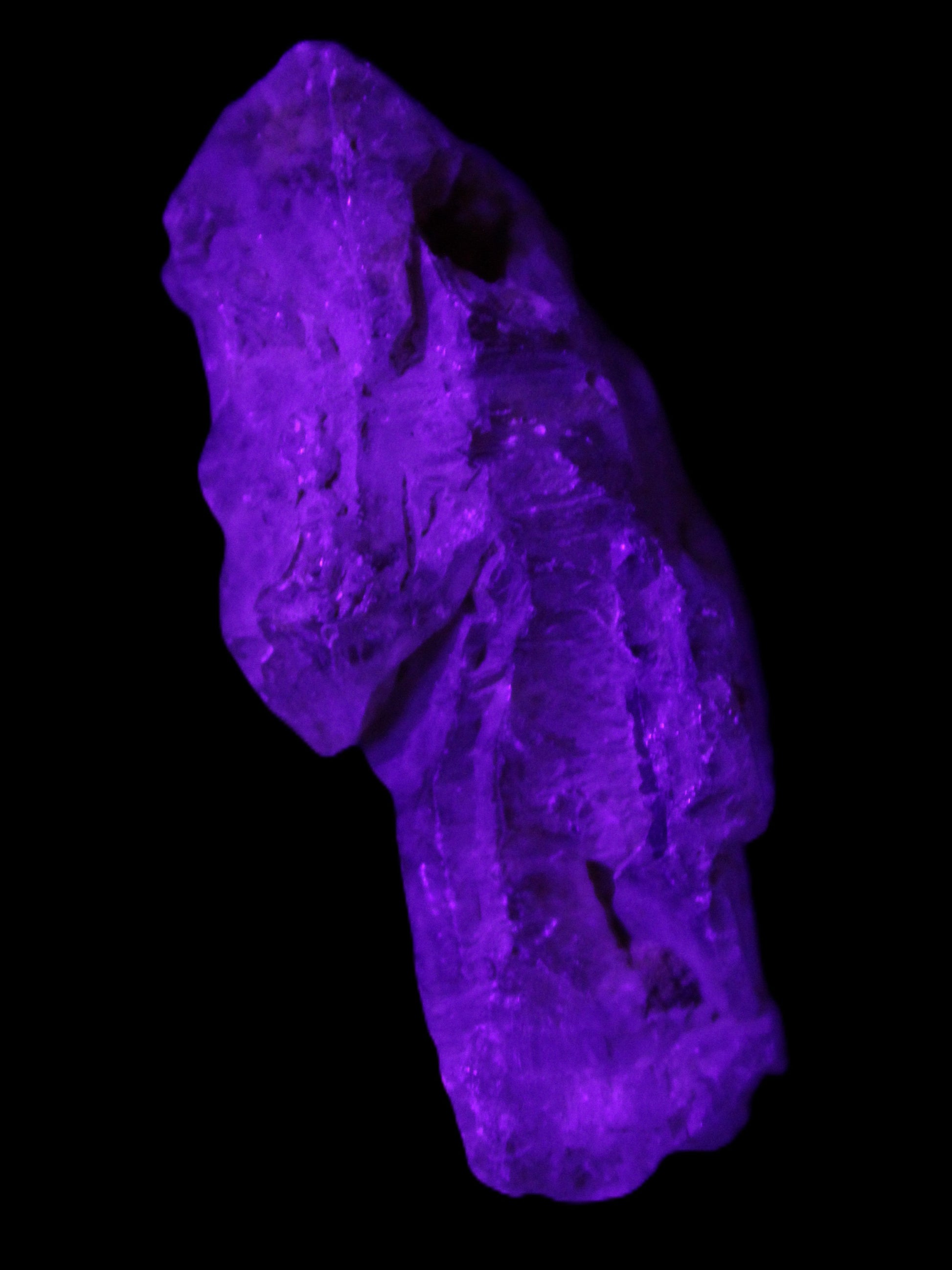 Fenster Golden Diamond Quartz with hydrocarbons & enhydros 33-50mm 10-14.3g in UV light - Rocks and Things Store