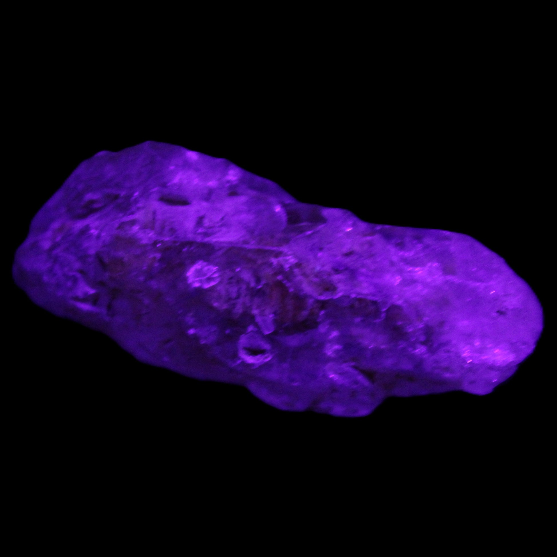 Fenster Golden Diamond Quartz with hydrocarbons & enhydros 33-50mm 10-14.3g in UV light - Rocks and Things Store