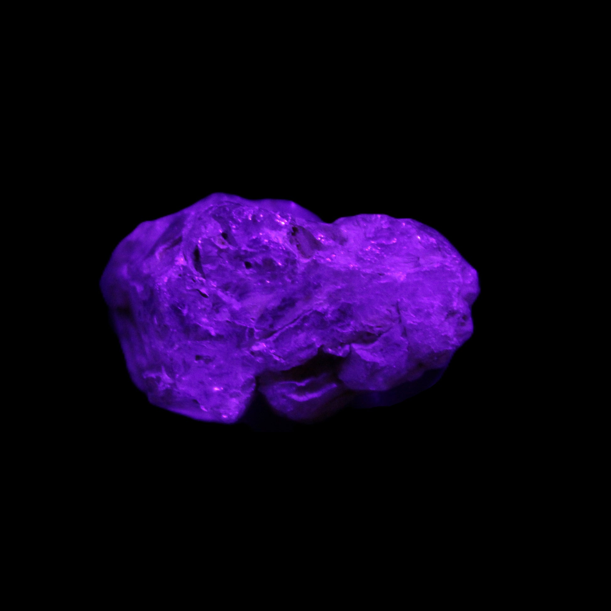 Fenster Golden Diamond Quartz with hydrocarbons & enhydros 33-50mm 10-14.3g in UV light - Rocks and Things Store