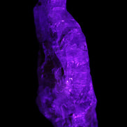 Fenster Golden Diamond Quartz with hydrocarbons & enhydros 33-50mm 10-14.3g in UV light - Rocks and Things Store