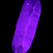 Fenster Golden Diamond Quartz with hydrocarbons & enhydros 33-50mm 10-14.3g in UV light - Rocks and Things Store