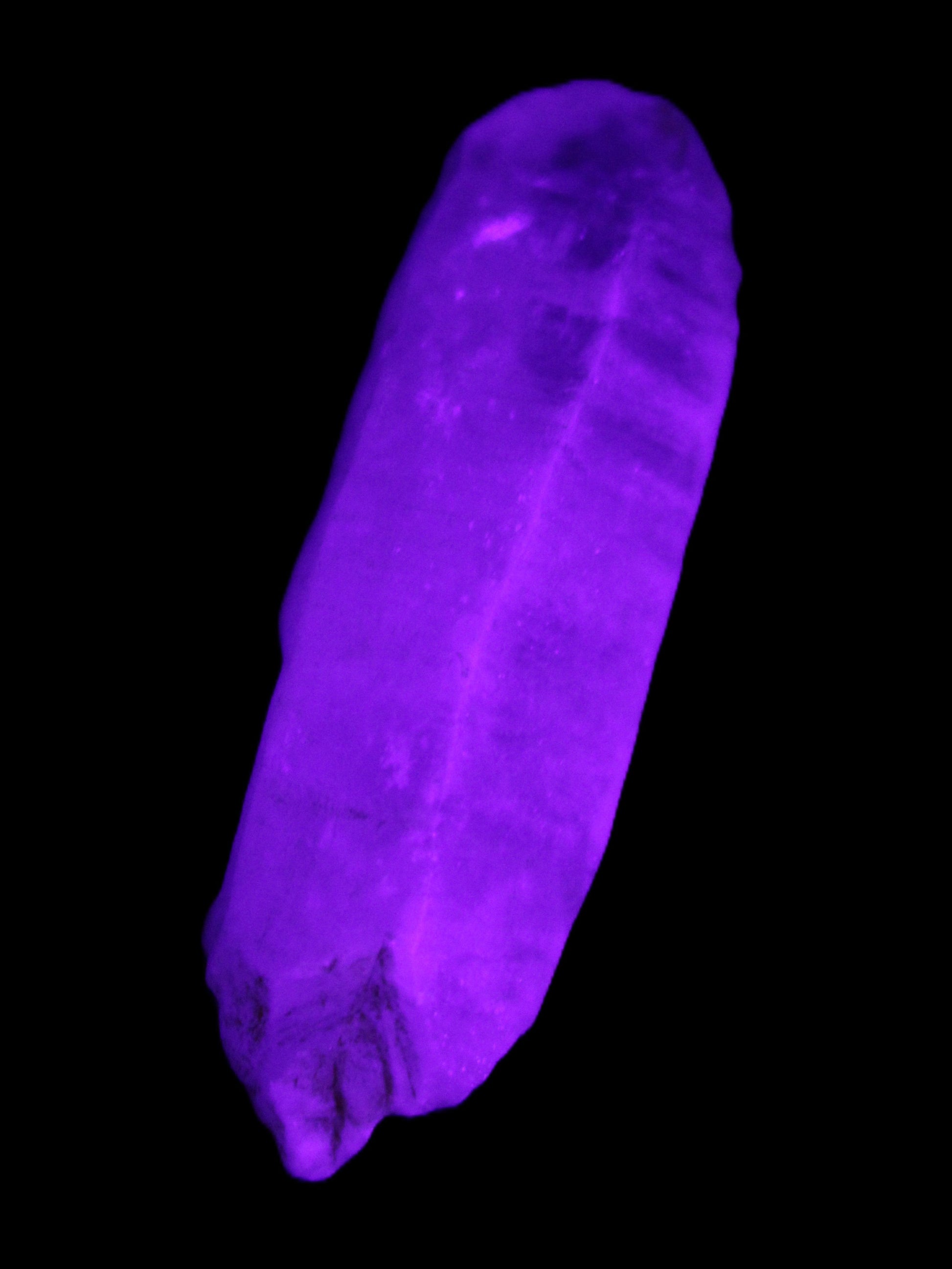 Fenster Golden Diamond Quartz with hydrocarbons & enhydros 33-50mm 10-14.3g in UV light - Rocks and Things Store