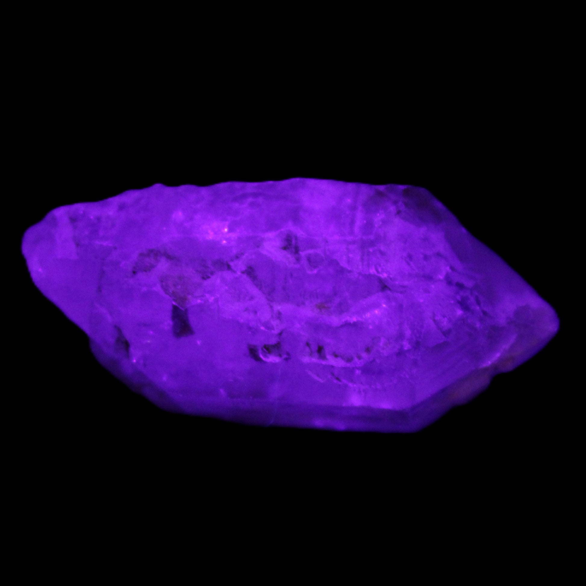 Fenster Golden Diamond Quartz with hydrocarbons & enhydros 33-50mm 10-14.3g in UV light - Rocks and Things Store