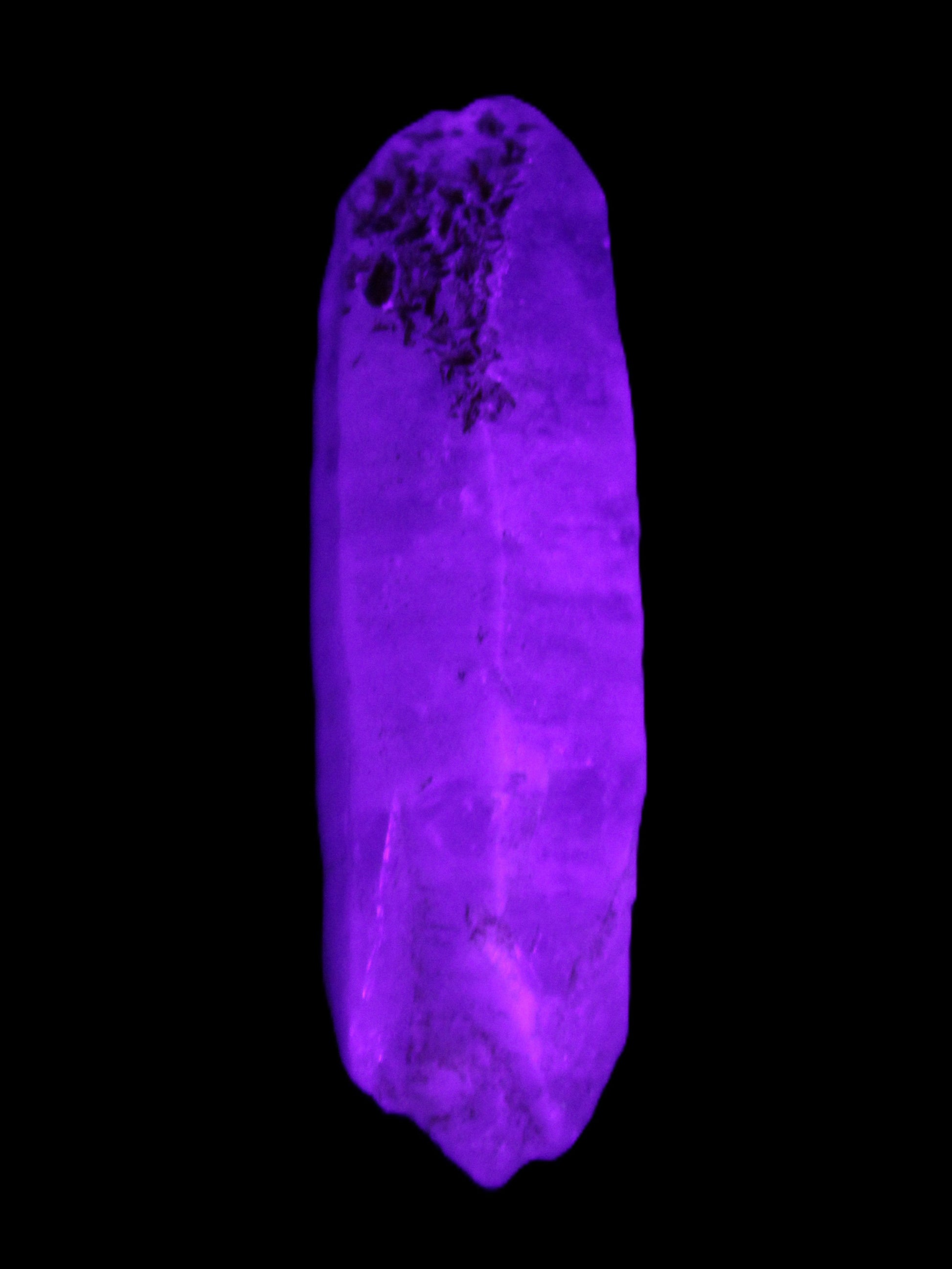 Fenster Golden Diamond Quartz with hydrocarbons & enhydros 33-50mm 10-14.3g in UV light - Rocks and Things Store
