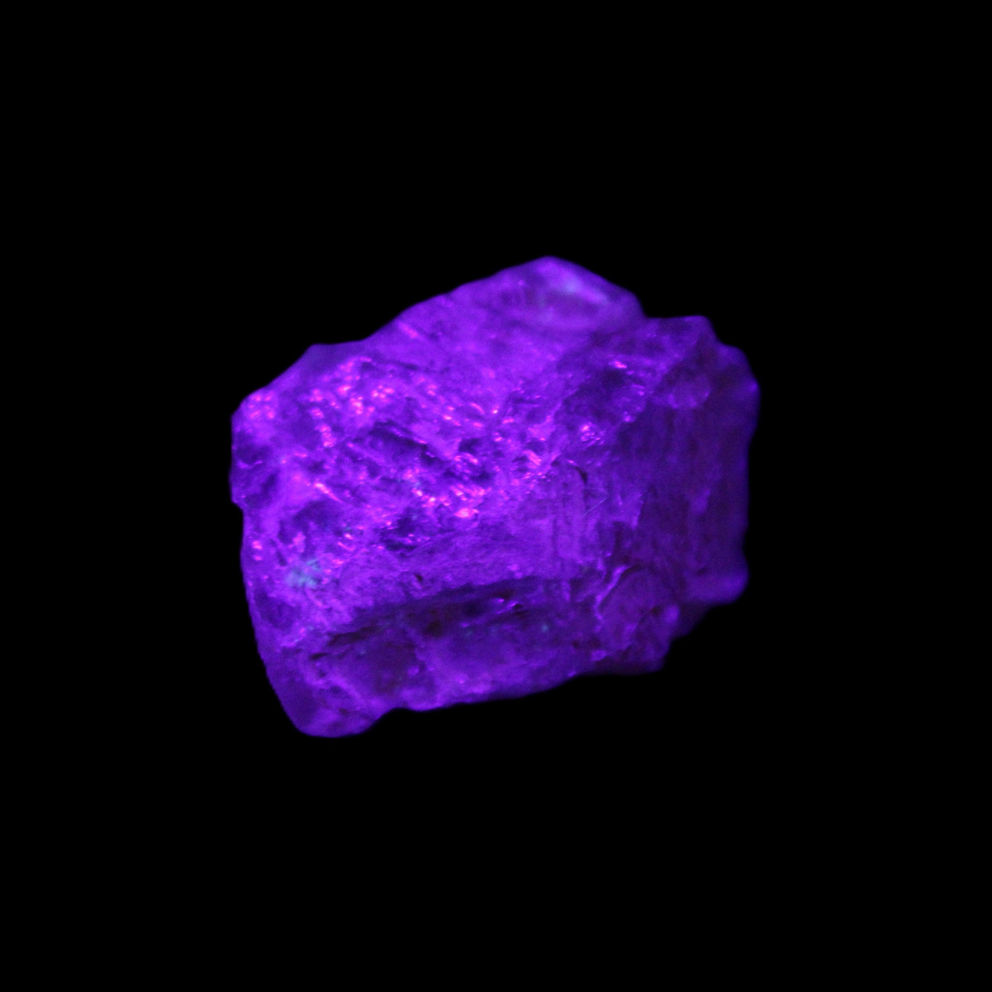 Fenster Golden Diamond Quartz with hydrocarbons & enhydros 23-30mm  8.9-11.4g in UV light -Rocks and Things Store
