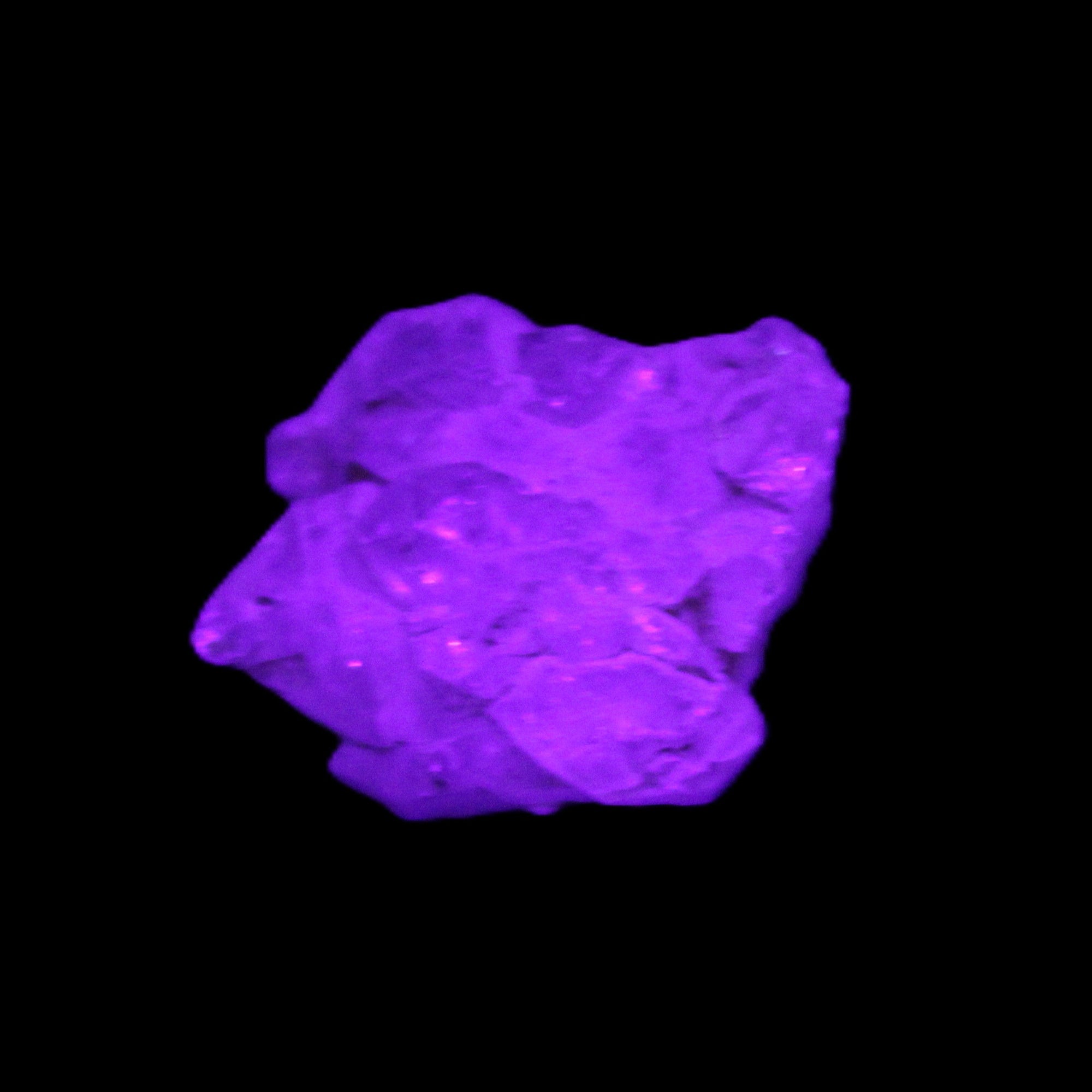 Fenster Golden Diamond Quartz with hydrocarbons & enhydros 23-30mm  8.9-11.4g in UV light -Rocks and Things Store