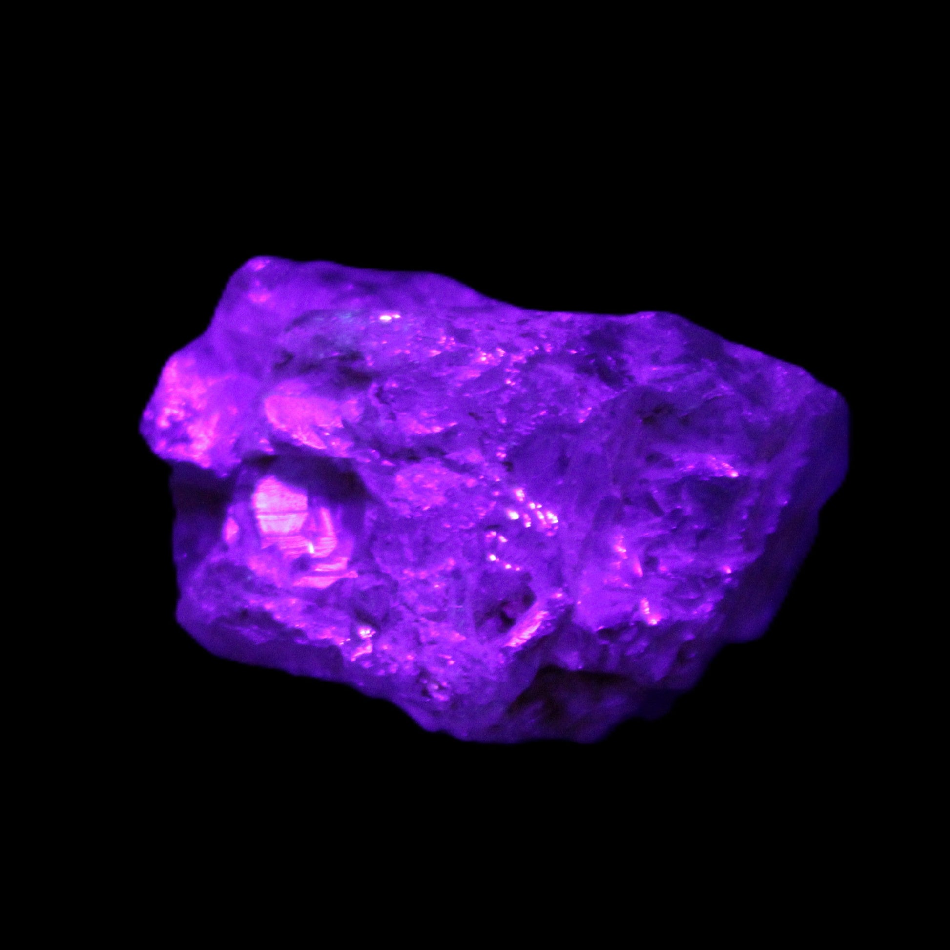 Fenster Golden Diamond Quartz with hydrocarbons & enhydros 23-30mm  8.9-11.4g in UV light -Rocks and Things Store