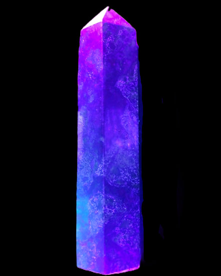 Dragons Blood Stone wand 87*23*19mm 79g in UV light - Rocks and Things Store