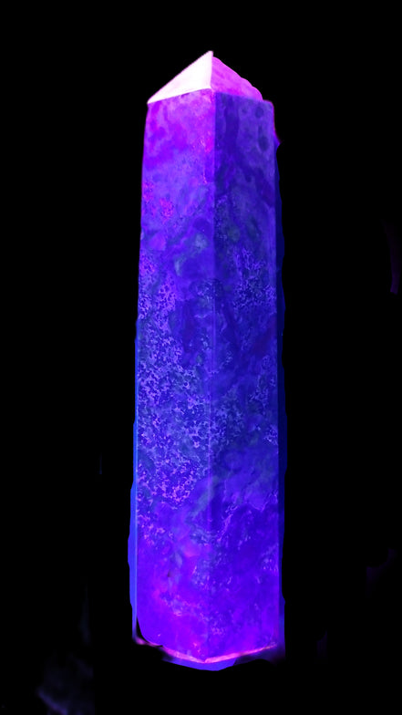 Dragons Blood Stone wand 87*23*19mm 79g in UV light - Rocks and Things Store