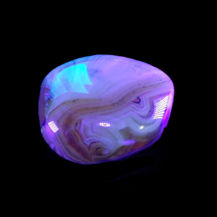 Crazy Lace Agate 44*42*22mm 63g in UV light - Rocks and Things Store