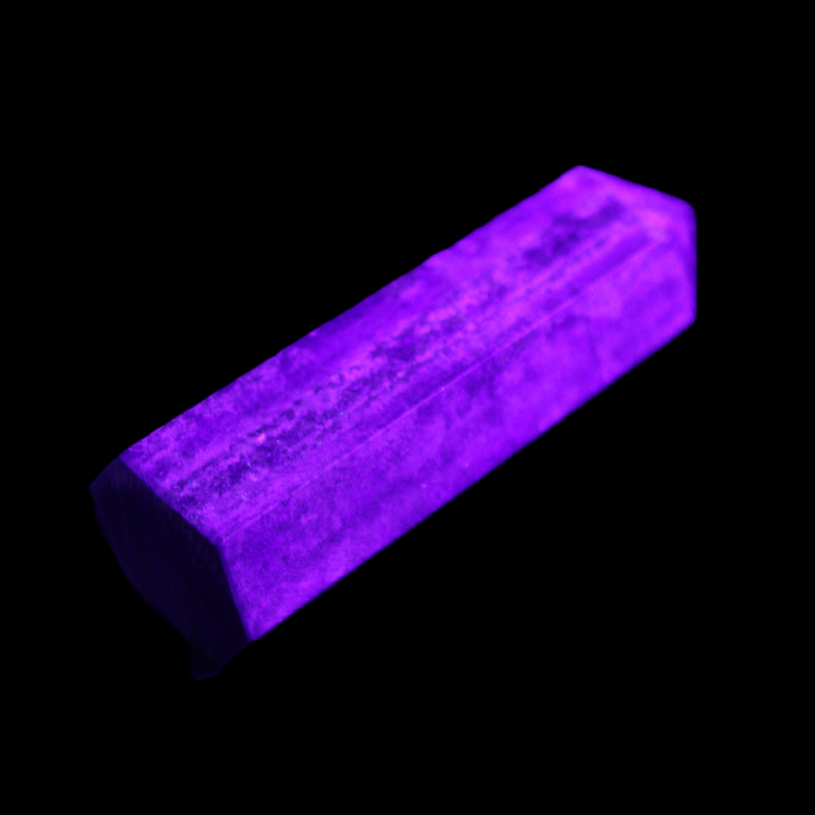 Lapis Lazuli wand 77mm 85g in UV light - Rocks and Things Store