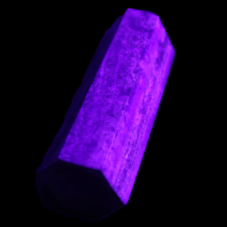 Lapis Lazuli wand 77mm 85g in UV light - Rocks and Things Store