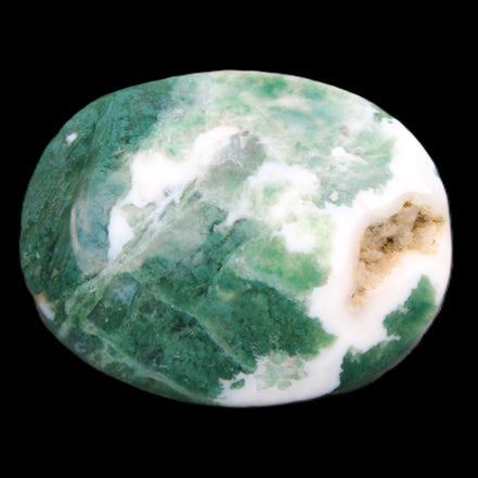 Moss Agate stone 49*59*23mm 104g in sunlight - Rocks and Things Store