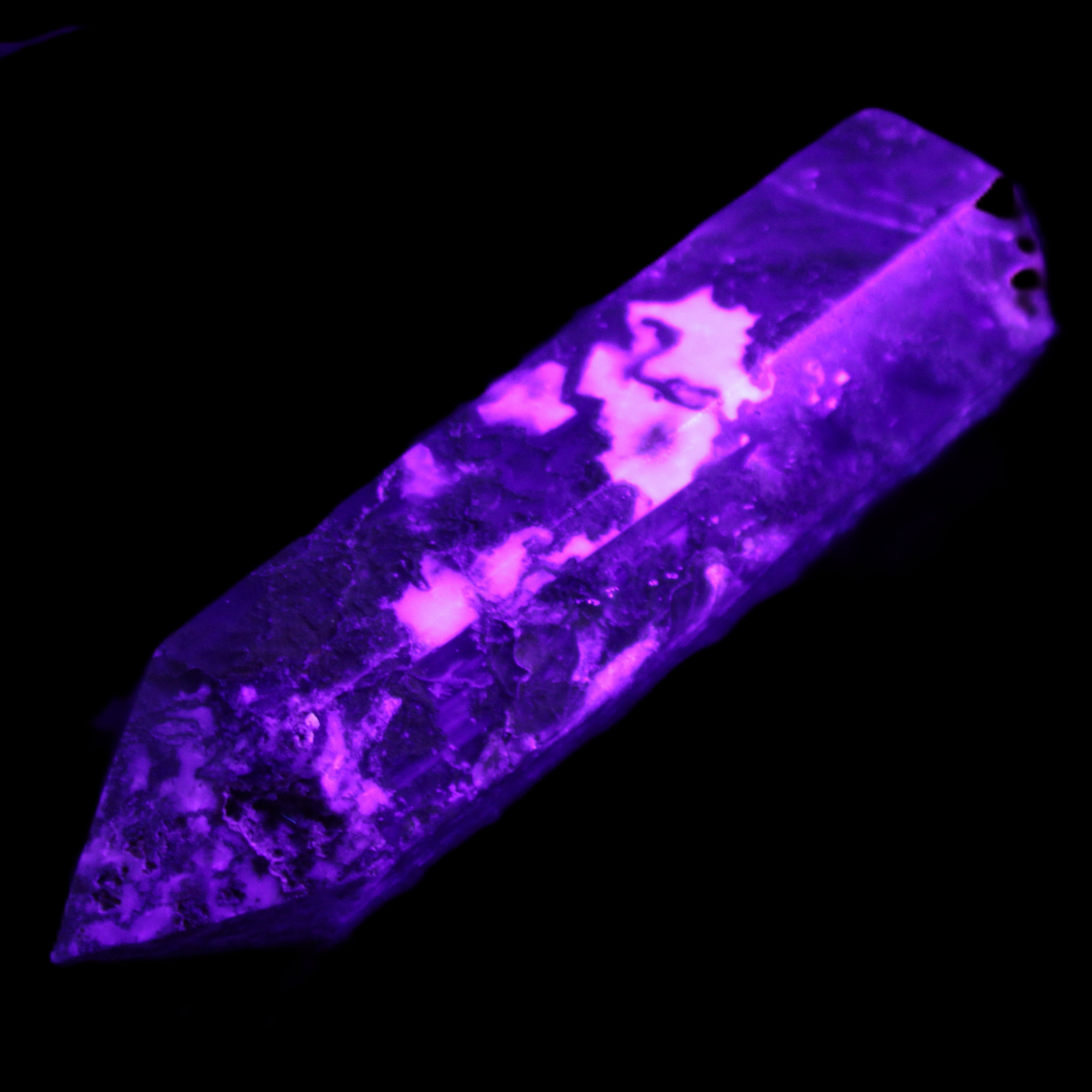 Moss Agate wand 85mm 82g in UV light - Rocks and Things Store