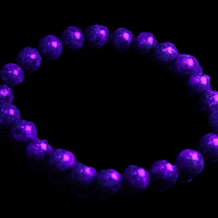Zoisite medium elastic bracelet 18g in UV light - Rocks and Things Store