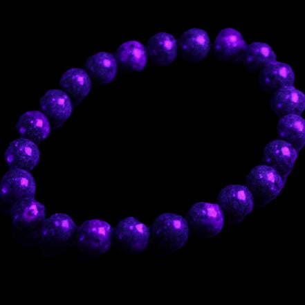Zoisite medium elastic bracelet 18g in UV light - Rocks and Things Store