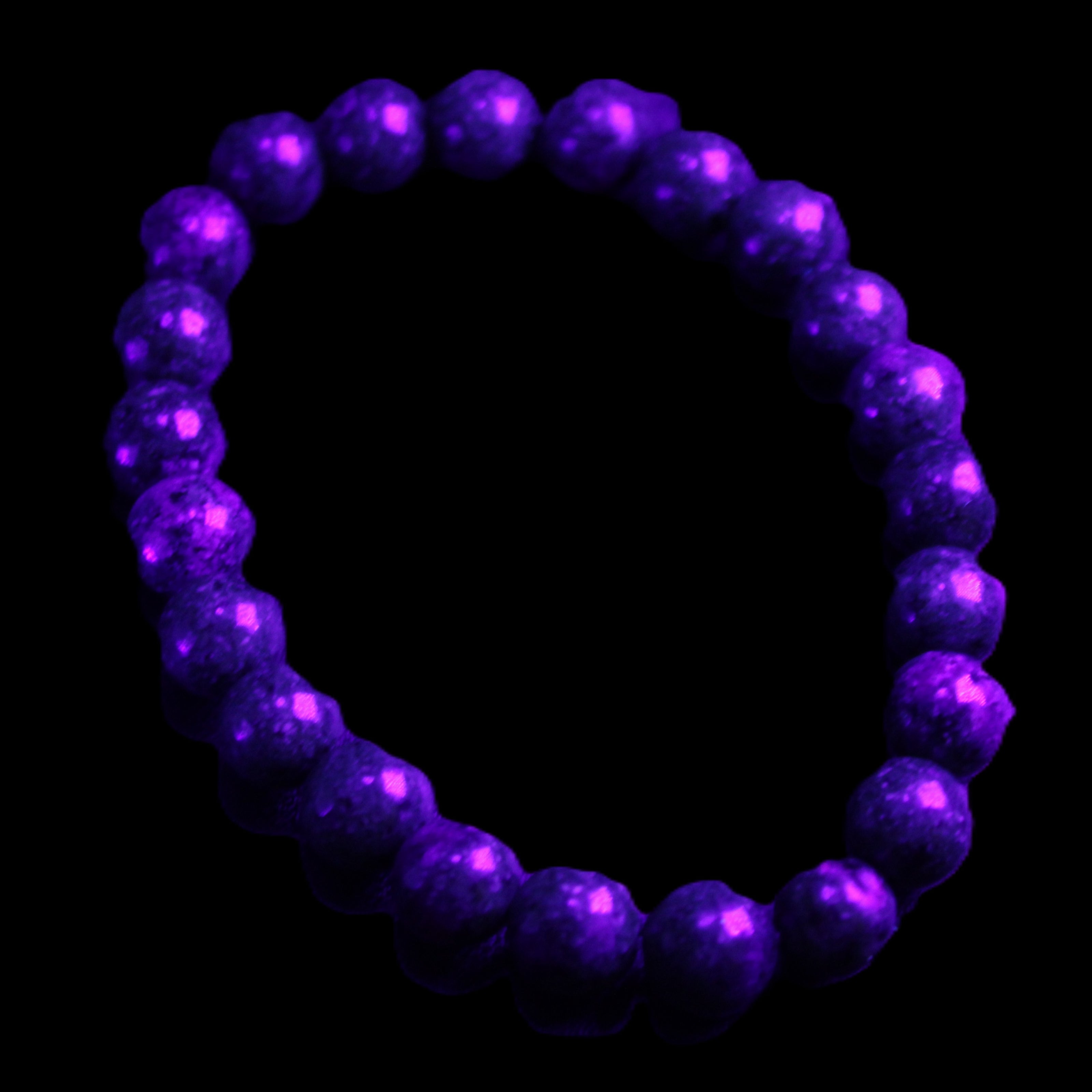 Zoisite medium elastic bracelet 18g in UV light - Rocks and Things Store