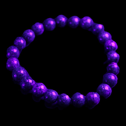 Zoisite medium elastic bracelet 18g in UV light - Rocks and Things Store