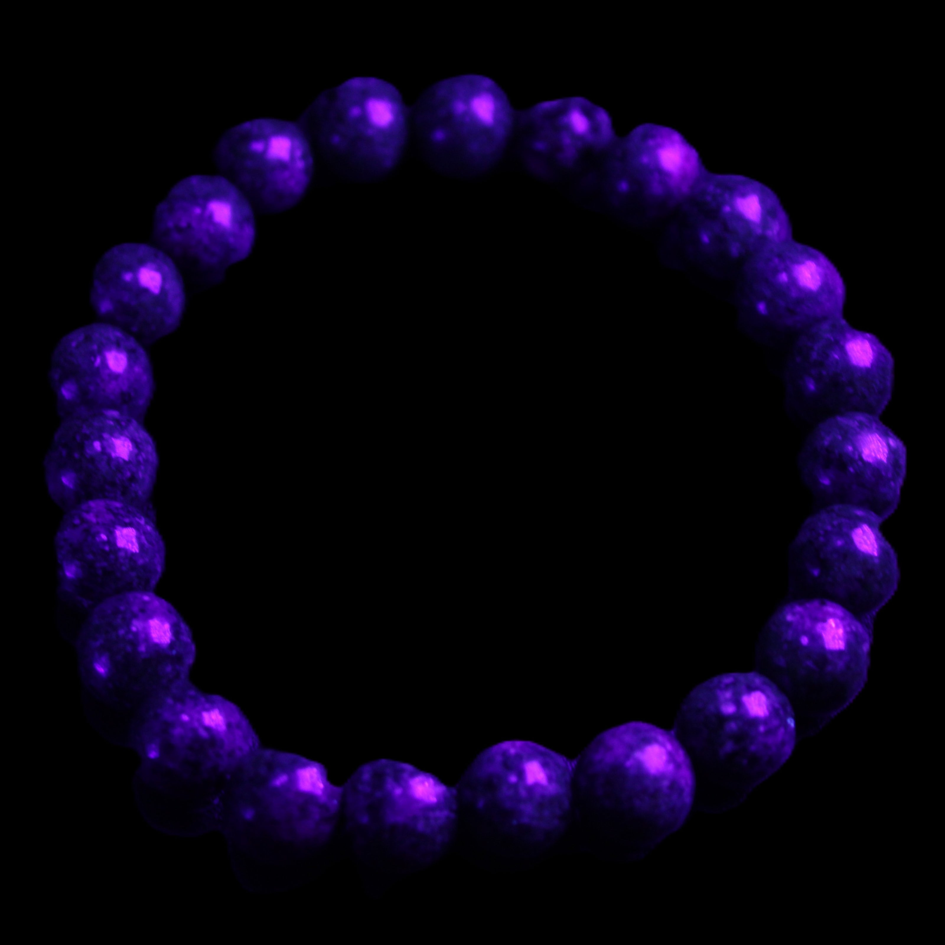Zoisite medium elastic bracelet 18g in UV light - Rocks and Things Store