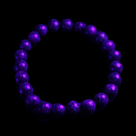 Zoisite medium elastic bracelet 18g in UV light - Rocks and Things Store