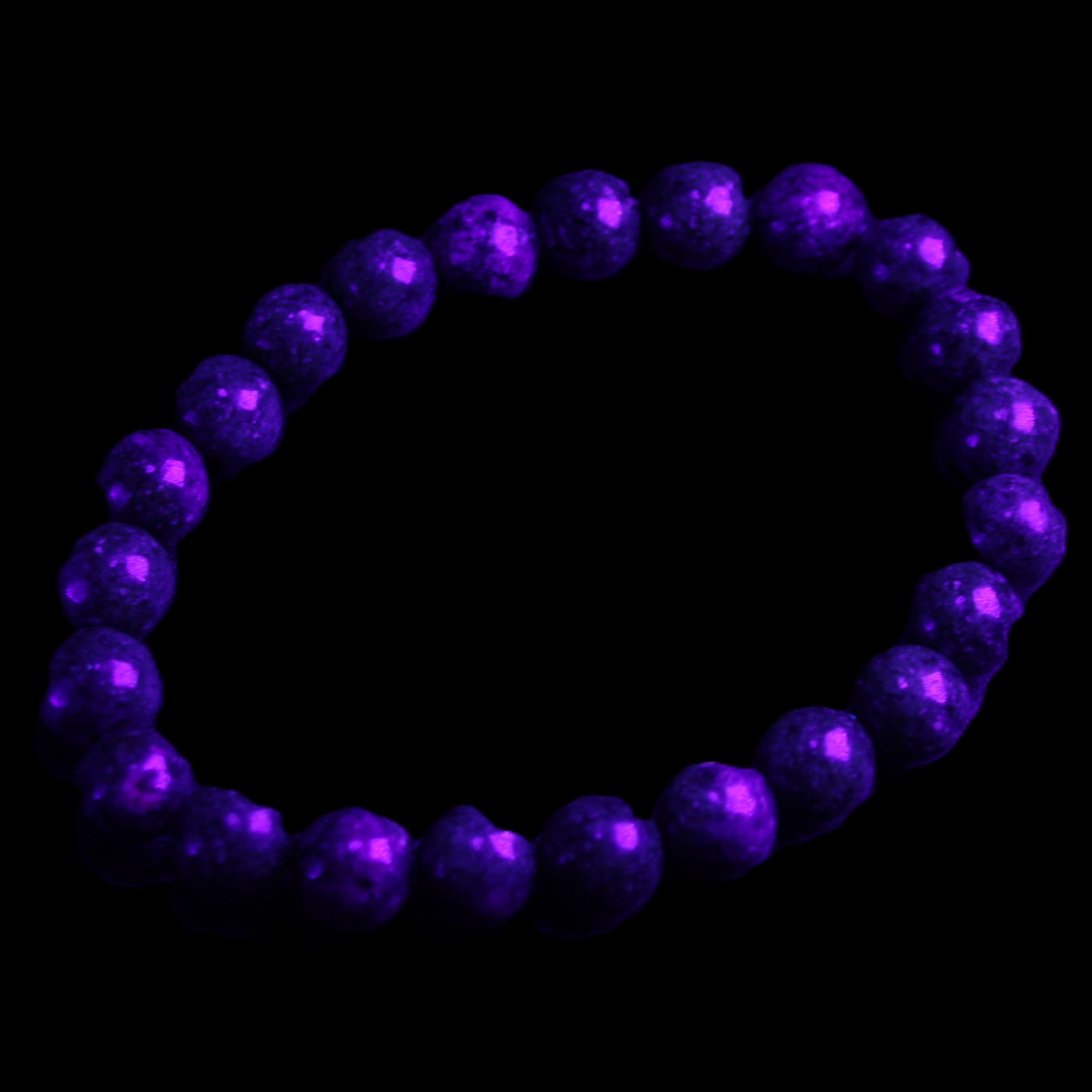 Zoisite medium elastic bracelet 18g in UV light - Rocks and Things Store