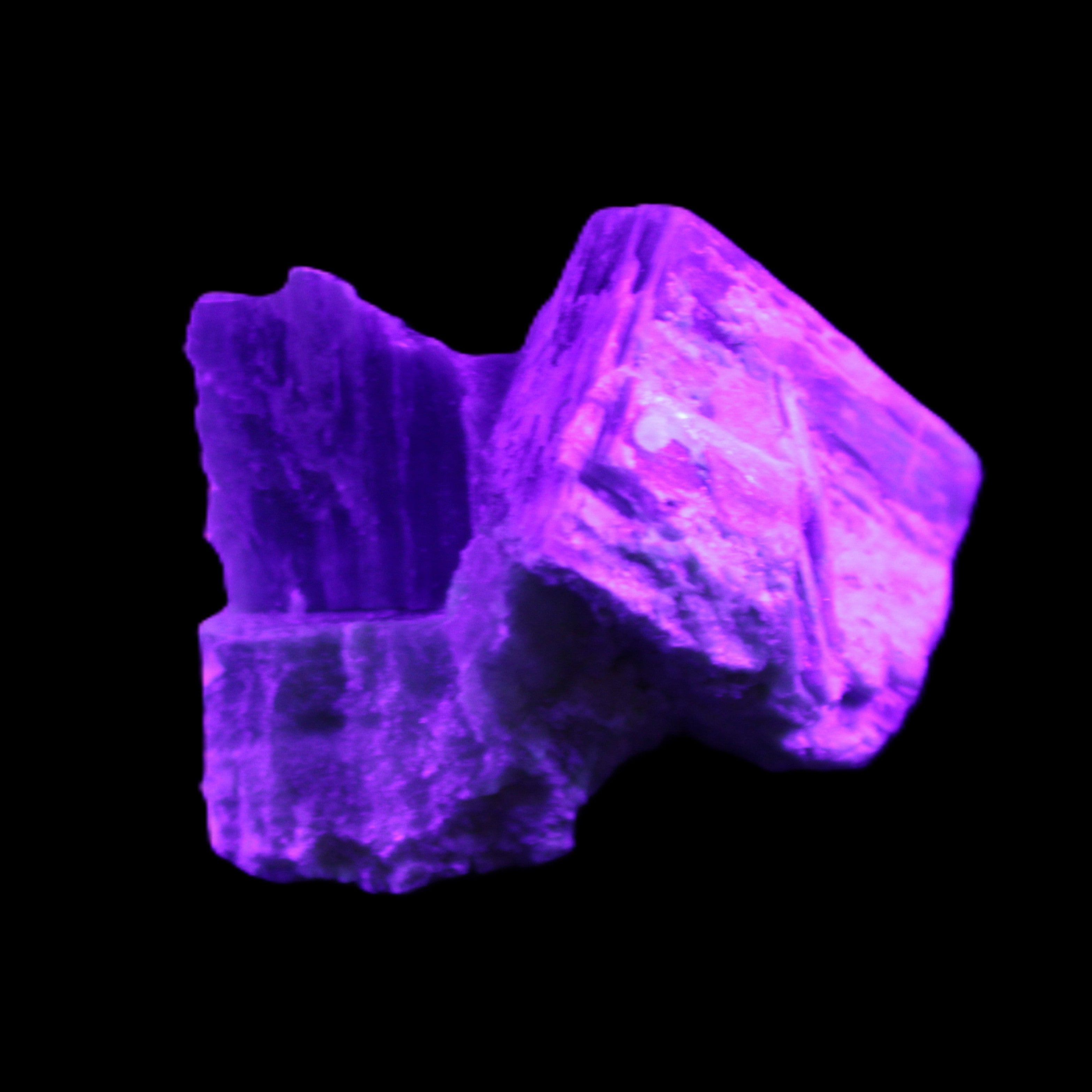 Kyanite blade cluster on Quartz 49*22*30mm 40g in UV light - Rocks and Things Store