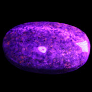 Yooperlite stone 18*39*60mm 71/75g in UV light - Rocks and Things Store