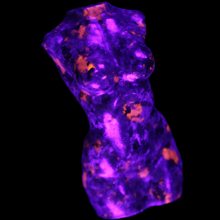 Yooperlite hand carved goddess 40*80mm 156g in UV light - Rocks and Things Store