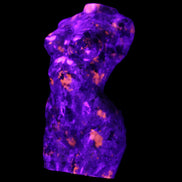 Yooperlite hand carved goddess 40*80mm 156g in UV light - Rocks and Things Store