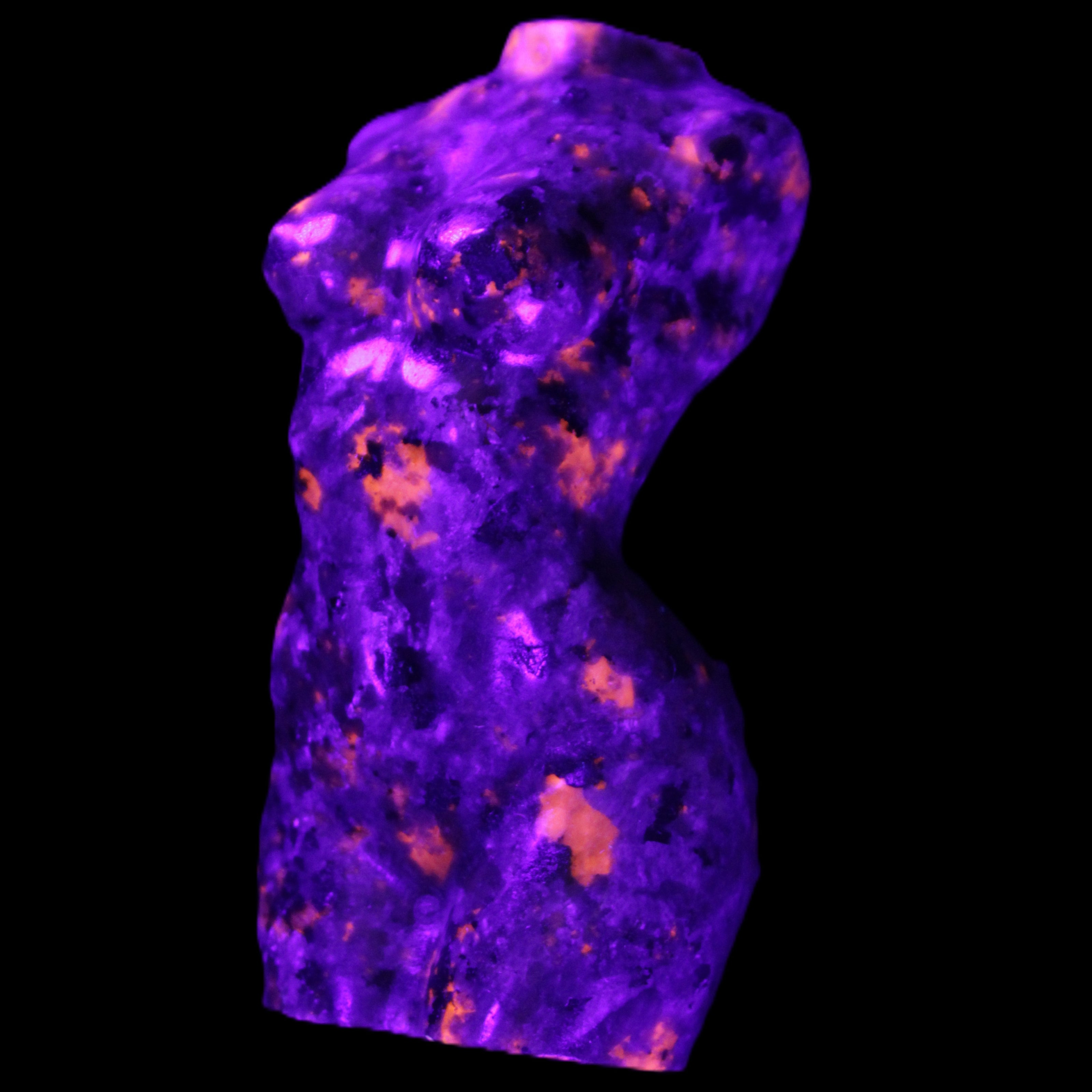 Yooperlite hand carved goddess 40*80mm 156g in UV light - Rocks and Things Store