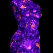 Yooperlite hand carved goddess 40*80mm 156g in UV light - Rocks and Things Store