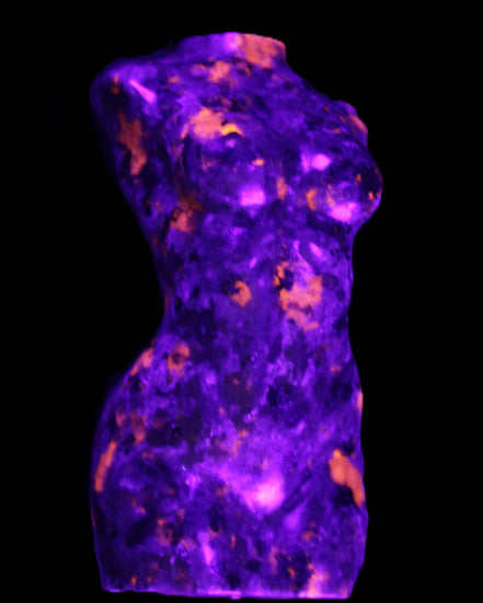 Yooperlite hand carved goddess 40*80mm 156g in UV light - Rocks and Things Store
