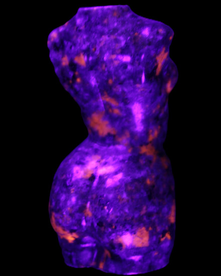 Yooperlite hand carved goddess 40*80mm 156g in UV light - Rocks and Things Store