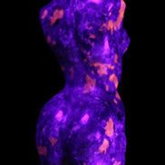 Yooperlite hand carved goddess 38*79mm 135g in UV light - Rocks and Things Store