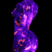 Yooperlite hand carved goddess 38*79mm 135g in UV light - Rocks and Things Store