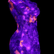Yooperlite hand carved goddess 38*79mm 135g in UV light - Rocks and Things Store