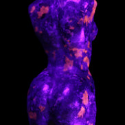 Yooperlite hand carved goddess 38*79mm 135g in UV light - Rocks and Things Store