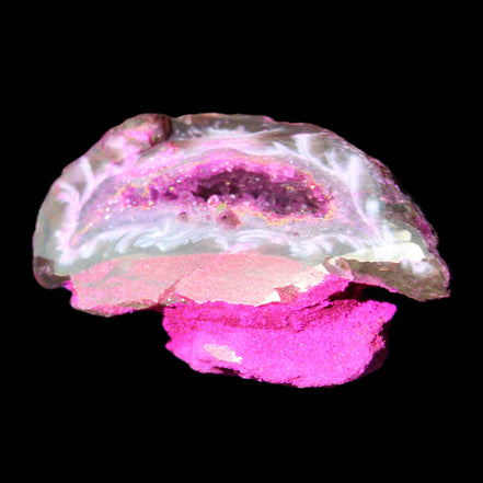 Magenta dyed lumpy Agate geode 46*28*27mm 42g in sunlight - Rocks and Things Store