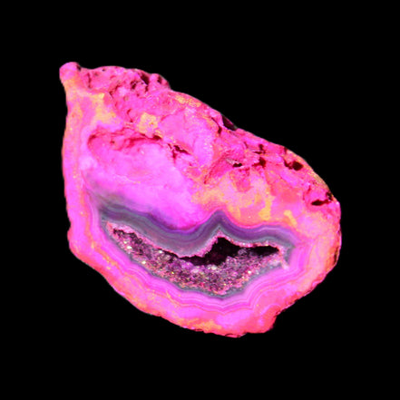 Magenta dyed Agate geode 44*25*18mm 17g in sunlight - Rocks and Things Store