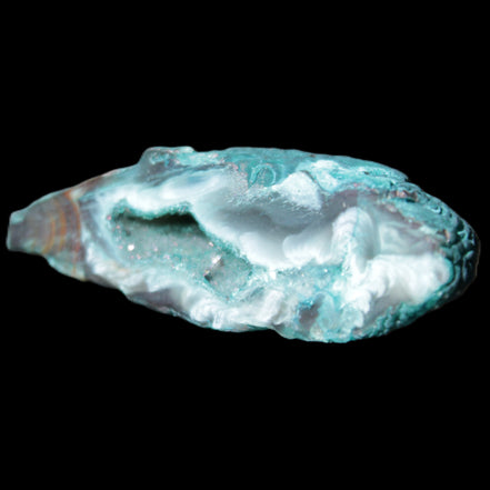 Green dyed Agate geode 45*15*22mm 21g in sunlight - Rocks and Things Store